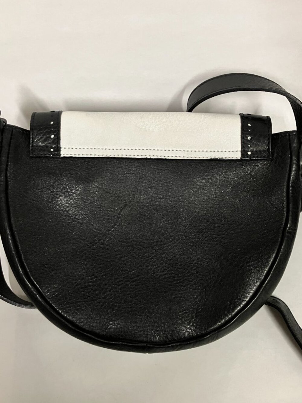 *BARELY USED* 2013 Fluevog Bag ELLA Crossbody Bag Black & White, Leather! - Picture 4 of 12